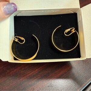 Avon polished Goldtone Hoop clip Earrings with Polished Finish NIB 1998